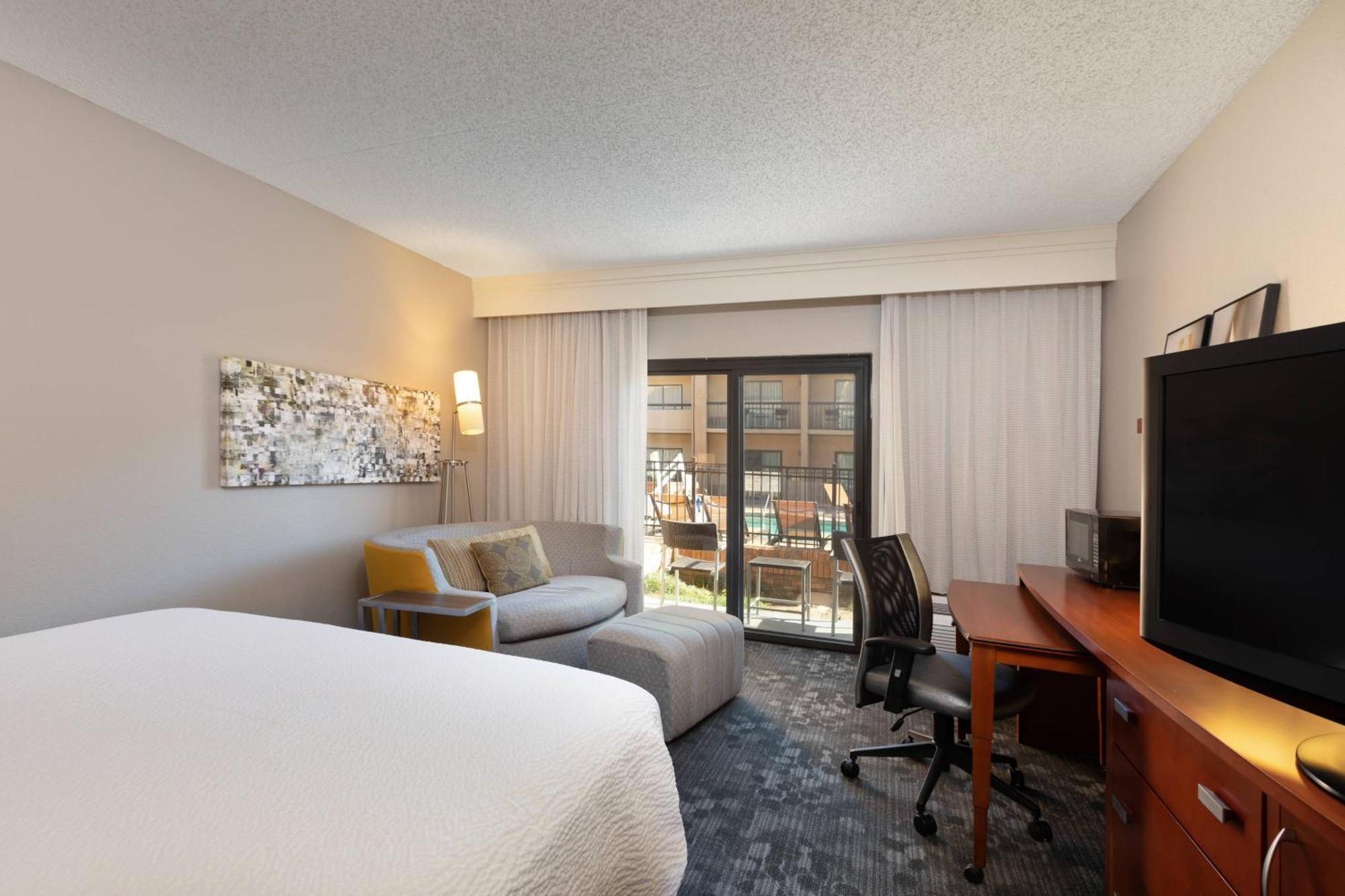Courtyard By Marriott Dallas-Fort Worth/Bedford Exterior photo