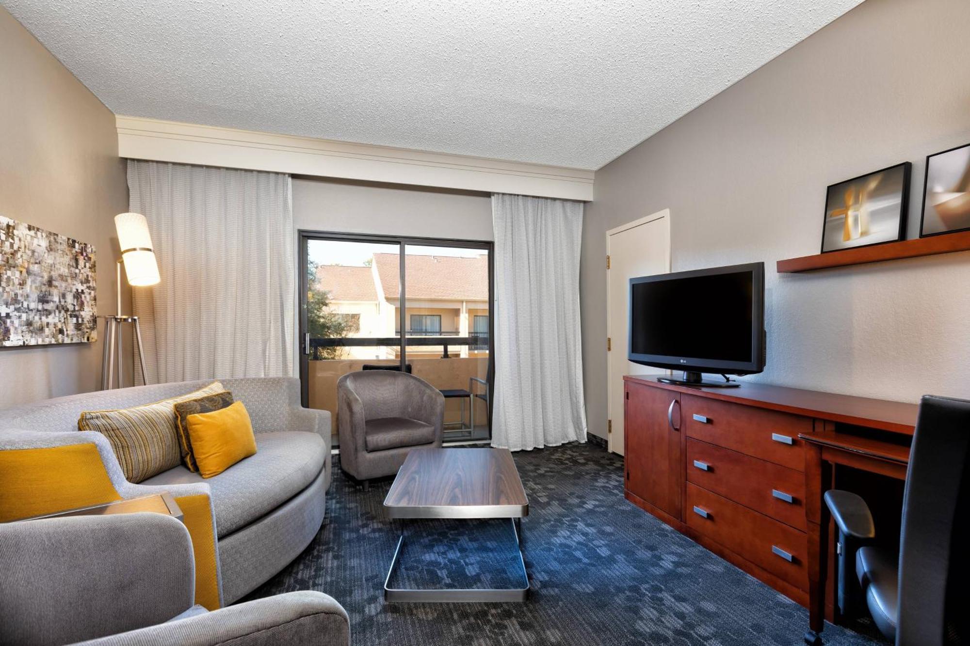 Courtyard By Marriott Dallas-Fort Worth/Bedford Exterior photo