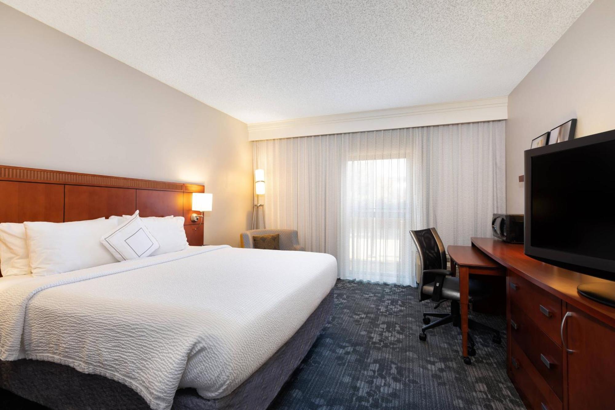 Courtyard By Marriott Dallas-Fort Worth/Bedford Exterior photo