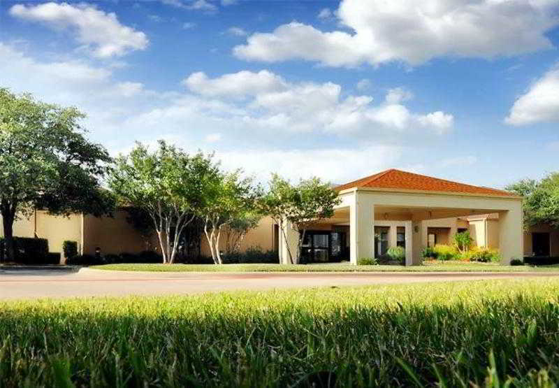 Courtyard By Marriott Dallas-Fort Worth/Bedford Exterior photo