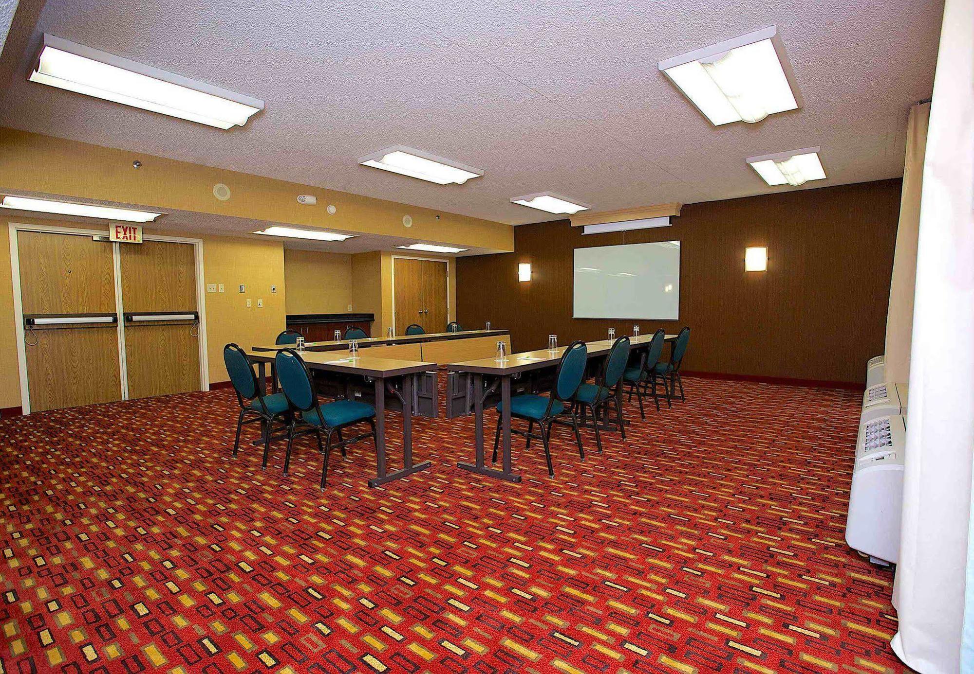 Courtyard By Marriott Dallas-Fort Worth/Bedford Exterior photo