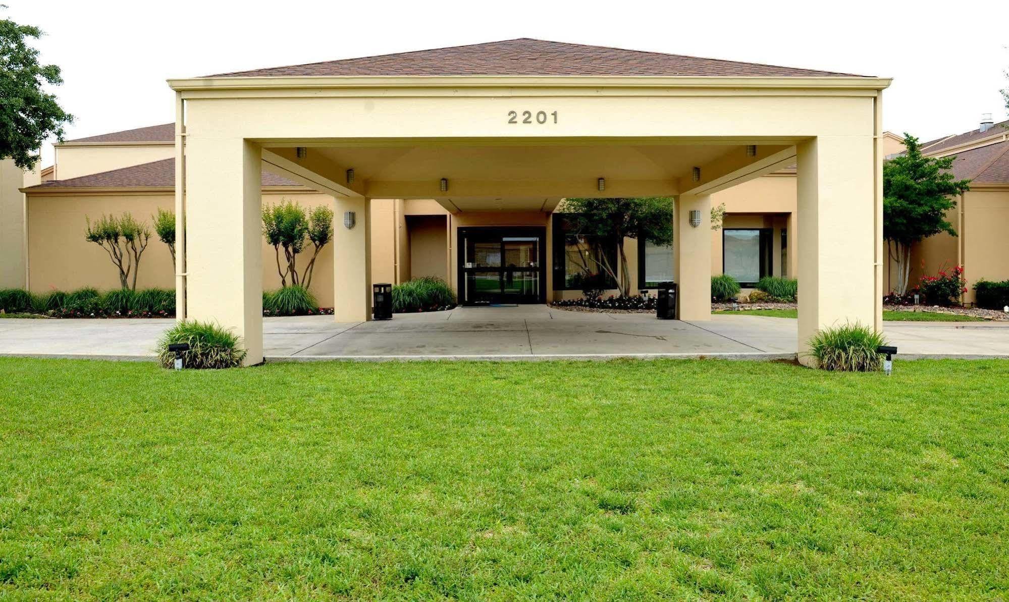 Courtyard By Marriott Dallas-Fort Worth/Bedford Exterior photo